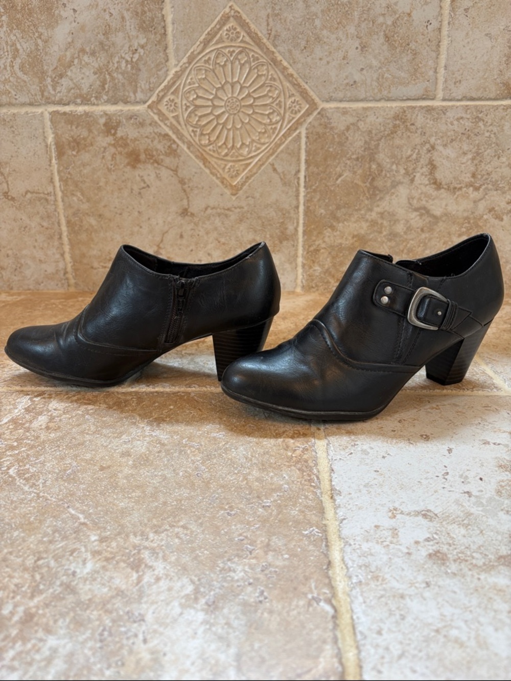 Size 9M Life Stride Black Leather Buckle Heel Ankle Booties